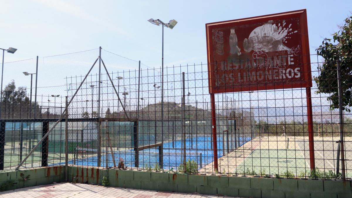 Urbanismo cierra el complejo polideportivo de Los Limoneros, en el Puerto de la Torre