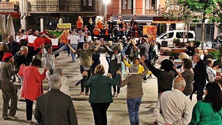 Puigcerdà estrena el cartell de les nits culturals amb sardanes