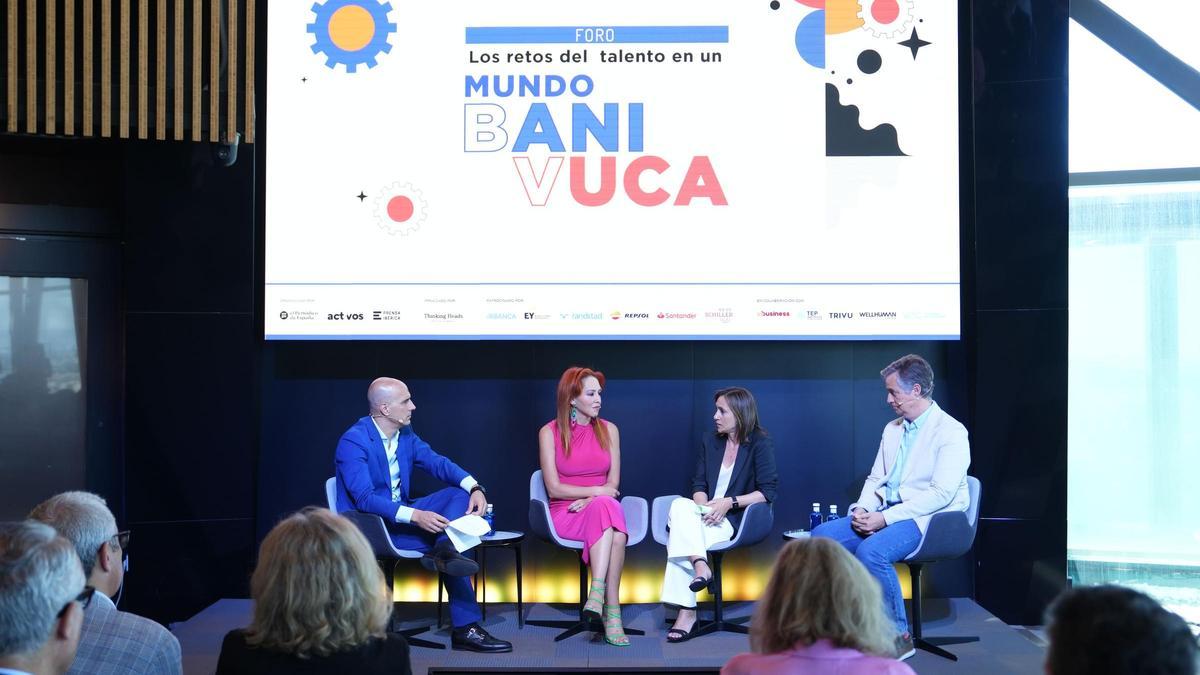 Antonio Duarte, ‘partner’ de Wellhuman; Elisabeth Arrojo, oncóloga experta en salud, bienestar y resiliencia; Almudena Mourenza, gerente del Servicio de Prevención de Abanca, y Daniel Torres, ‘coach’ de emprendimiento.
