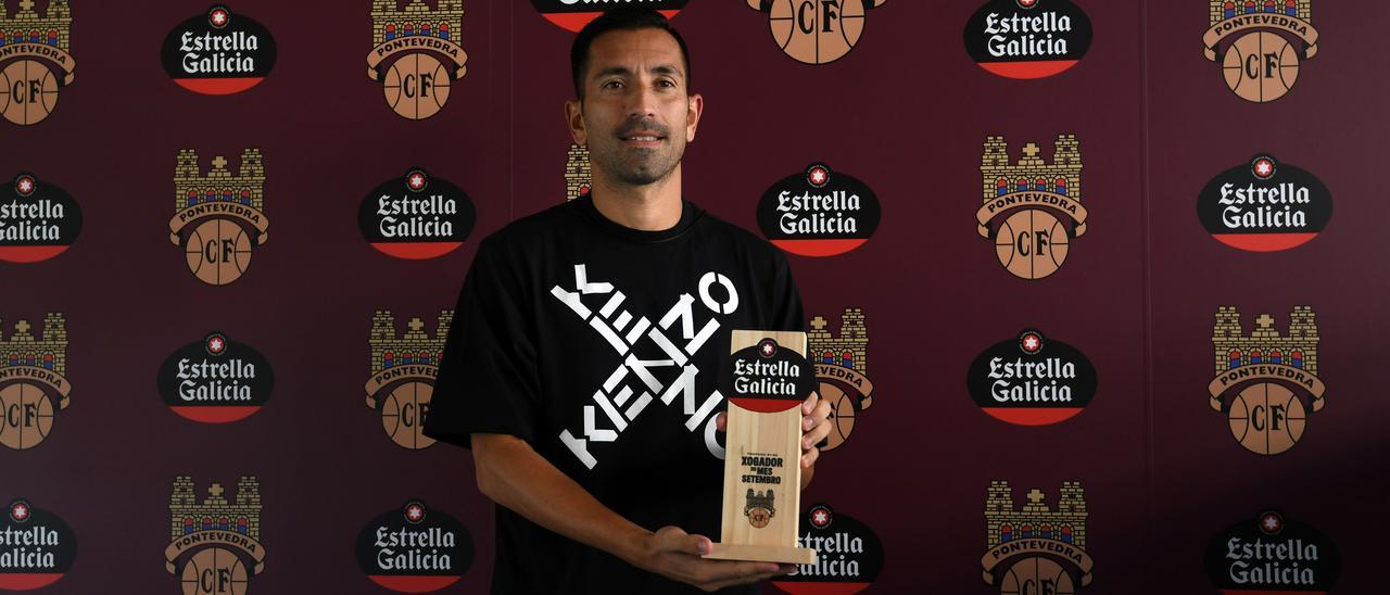 Charles tras recibir el premio al mejor jugador del mes.