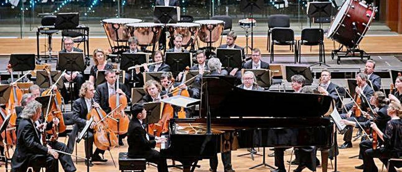 La Orquesta Filarmónica de San Petersburgo, Sinaisky y el pianista George Li, en el Auditorio Alfredo Kraus.