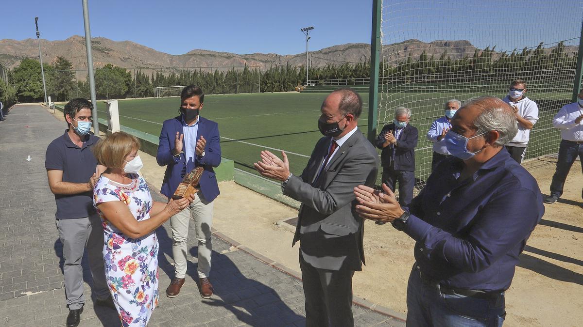 Homenaje en el polideportivo de Desamparados que se llamará &quot;Don Jesús&quot;