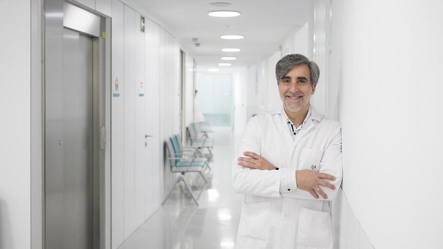 Doctor Lobo, el médico que enseña por toda España una técnica de cirugía ginecológica sin cicatrices: &quot;Son resultados espectaculares&quot;