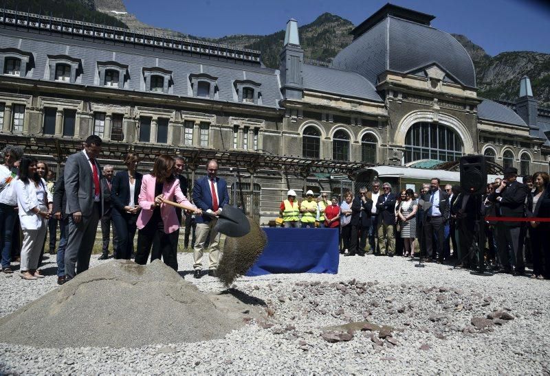 Reapertura de la línea ferroviaria internacional de Canfranc