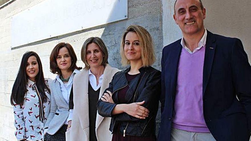 Iris Estévez, Susana Rodríguez, Isabel Piñeiro, Bibiana Regueiro y Antonio Valle, integrantes del grupo de investigación.