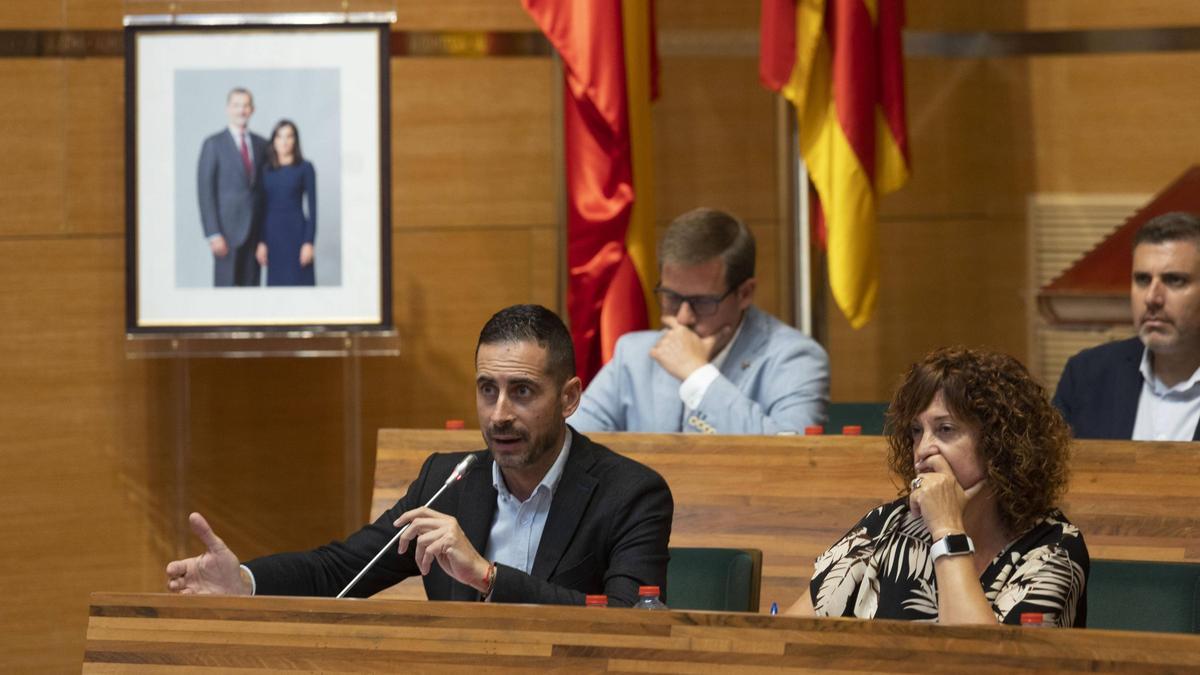 Carlos Fernández Bielsa interviene en el pleno de septiembre de la Diputación de Valenciana, ayer