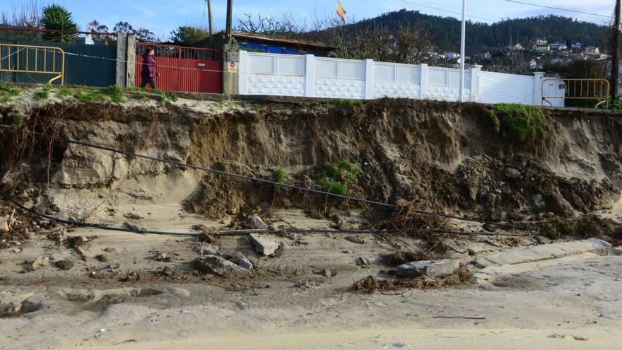 Bueu urge a Costas una actuación inmediata en el paseo y playa de Agrelo ante el avance de la erosión