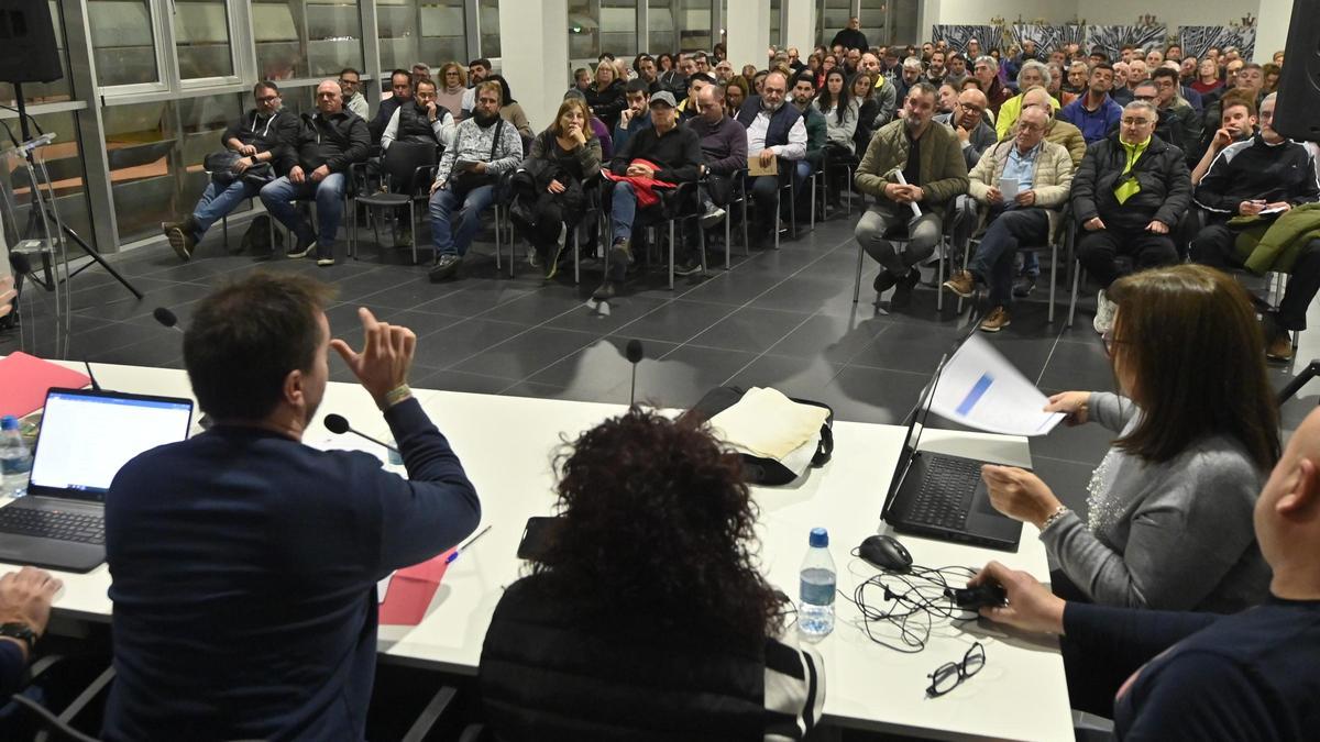 La asamblea reunió a numeroso asistentes este jueves.