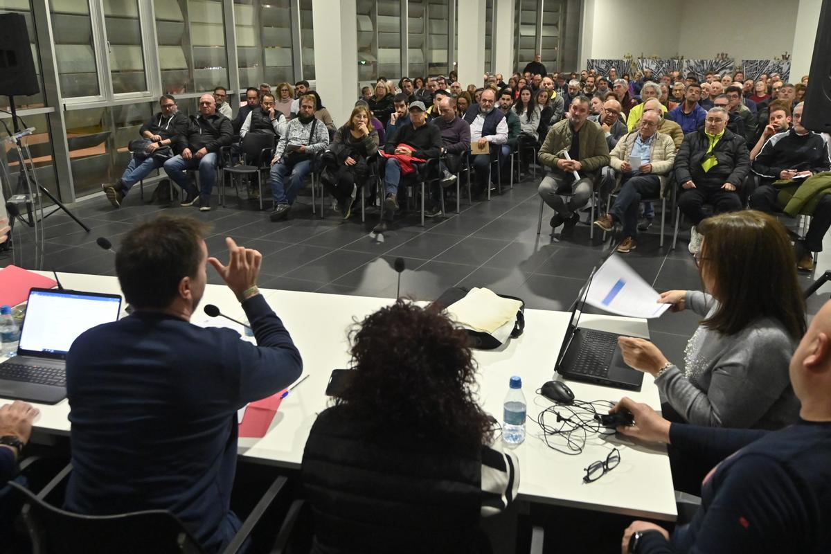 La asamblea reunió a numeroso asistentes este jueves.