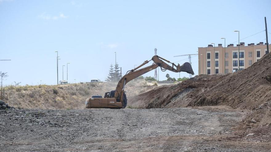 Arrancan las obras que permitirá crear las aceras de la Carretera de Almatriche