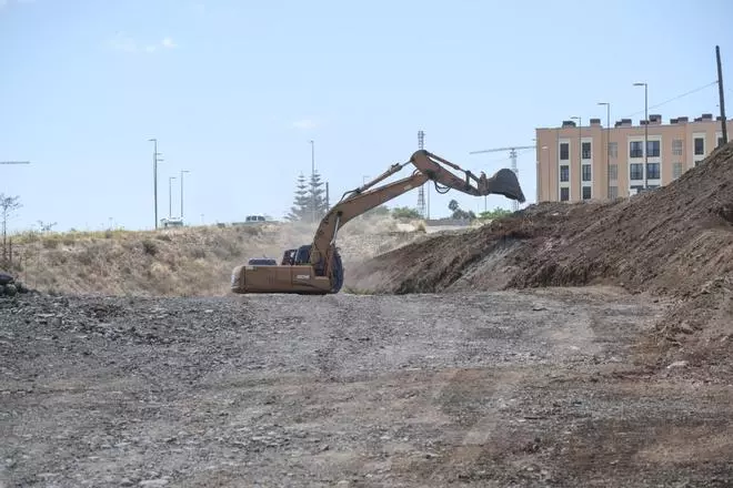 Arrancan las obras que permitirá crear las aceras de la Carretera de Almatriche