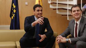 El líder socialista accepta totes les condicions de Ciutadans per a l’acord de legislatura.