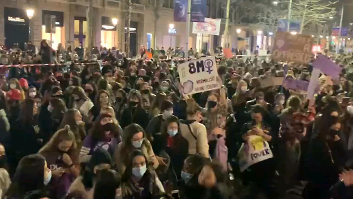 Manifestación del 8-M en Passeig de Gràcia