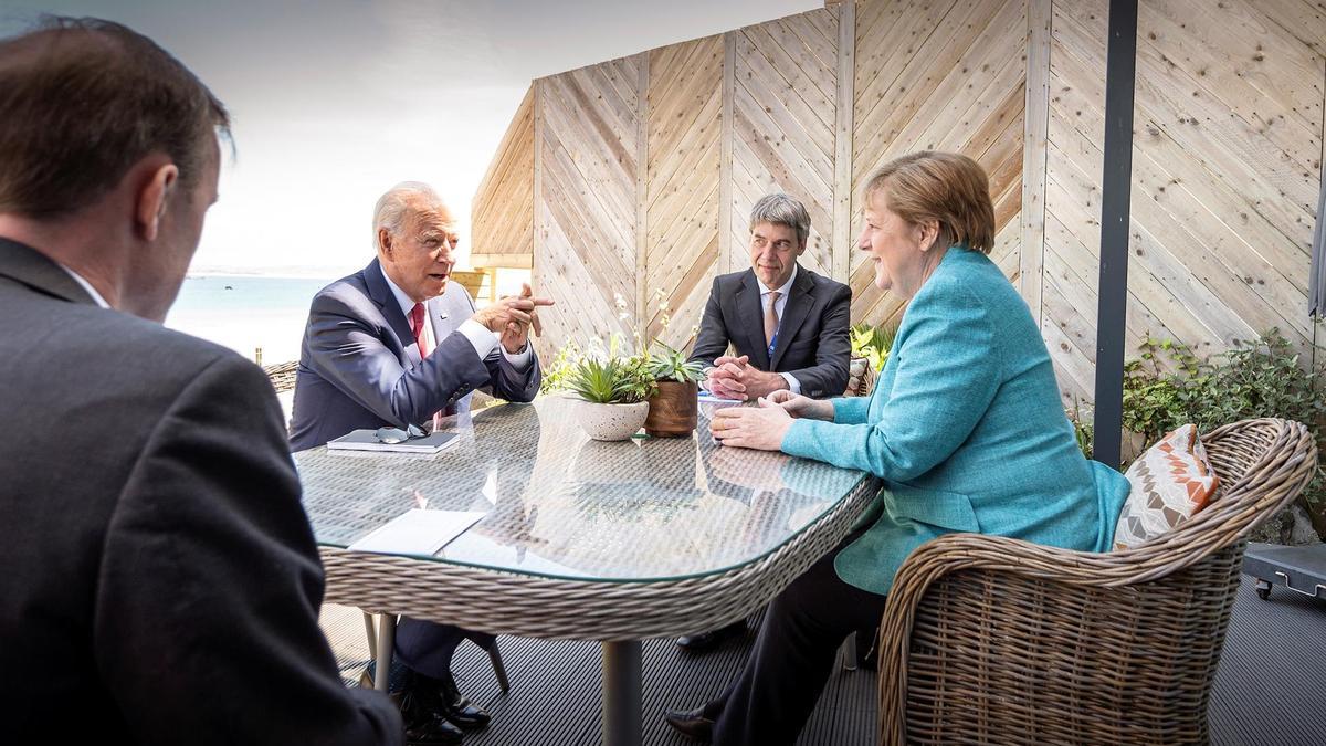 Biden, con la canciller alemana Angela Merkel durante la cumbre del G7 en Inglaterra.