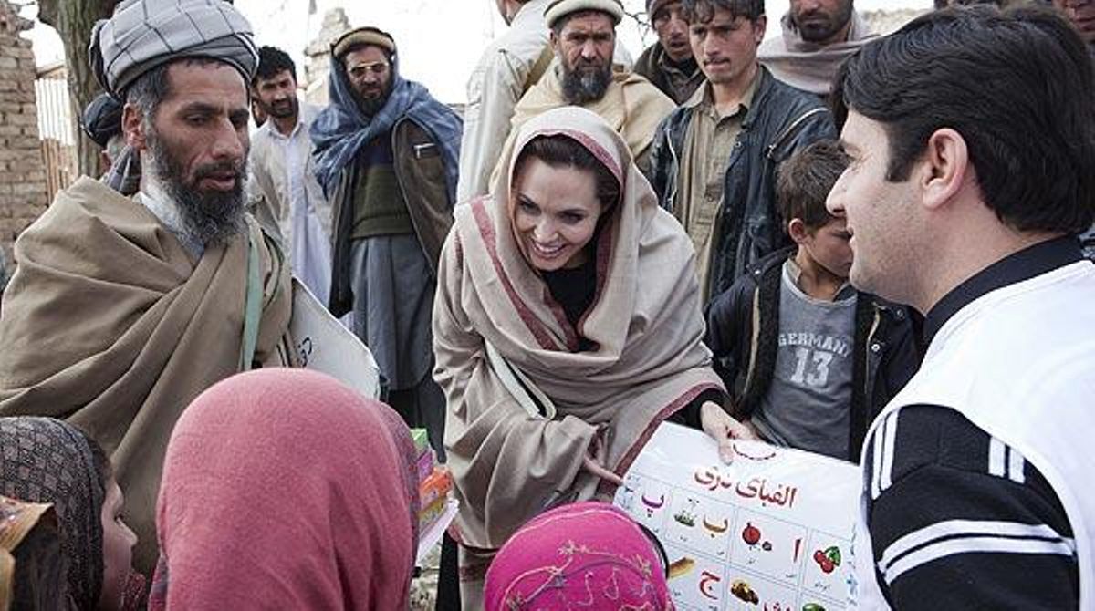 Angelina Jolie visita els refugiats de l’Afganistan