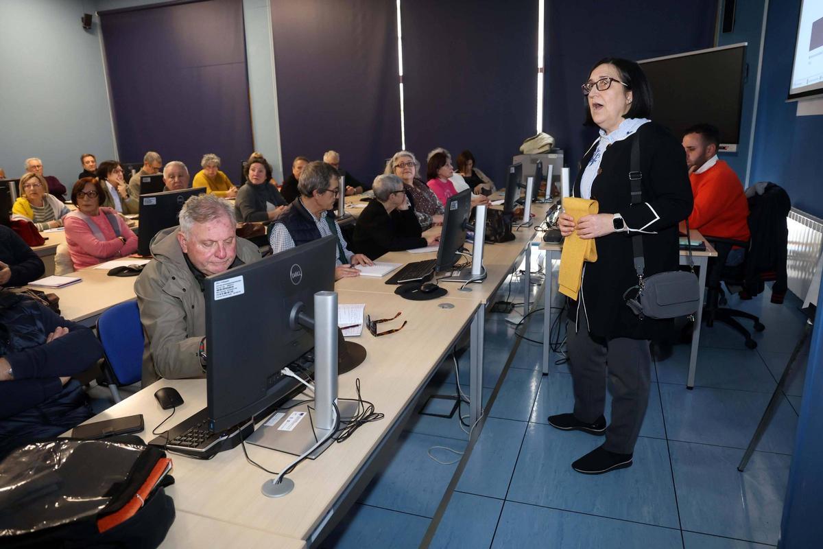 Cada vez son más las personas que participan en esta formación para mayores de 50 años.