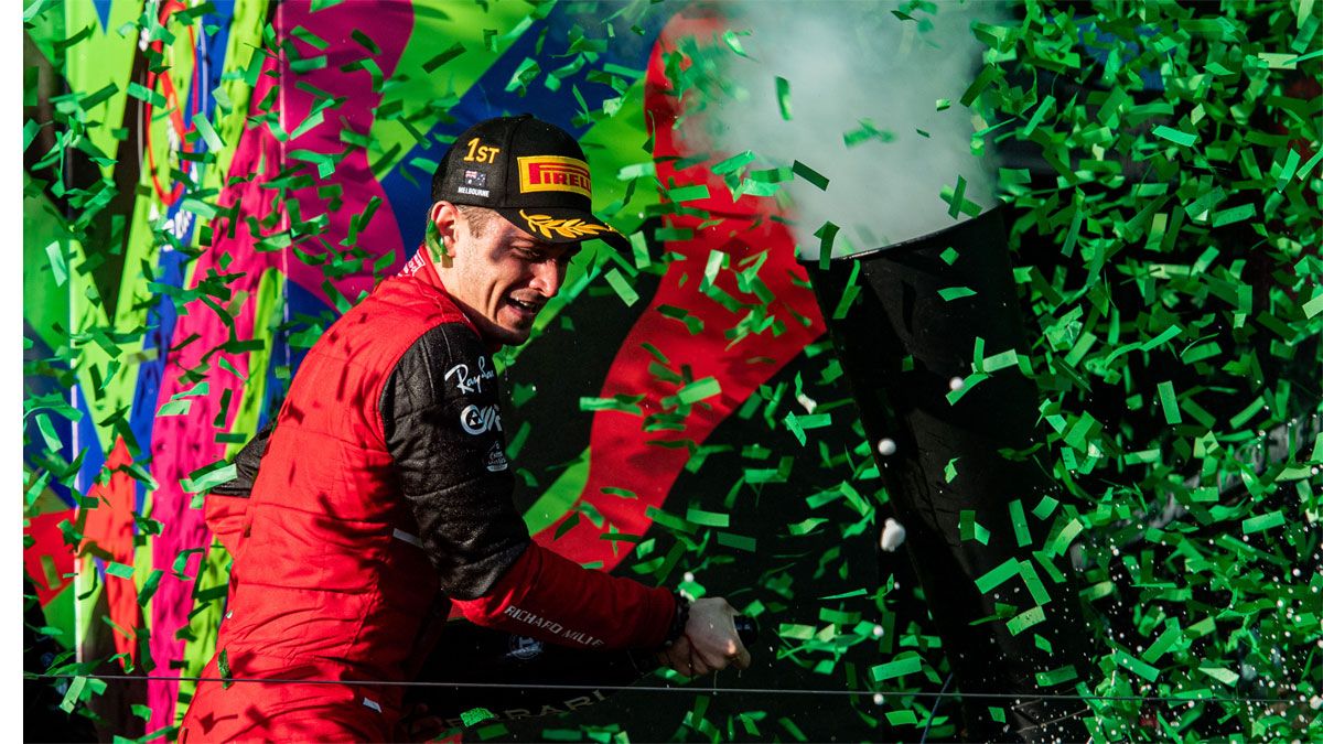 Charles Leclerc celebra su triunfo en Albert Park