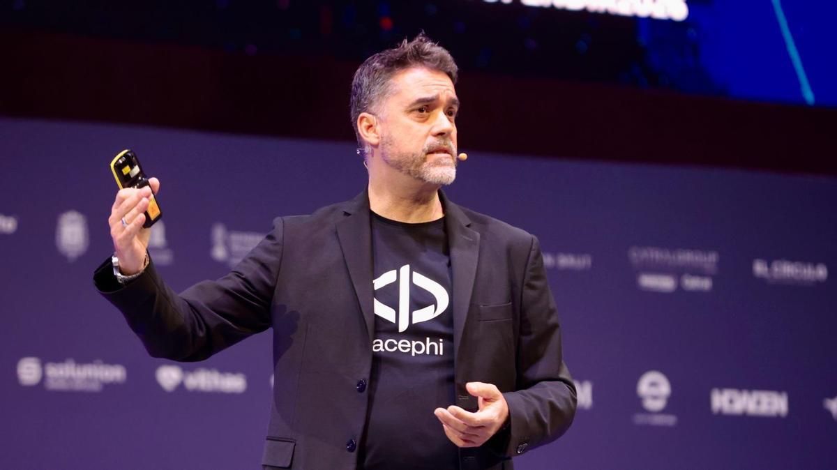 Un instante de la ponencia de Javier Mira en el congreso Opedir celebrado en Alicante