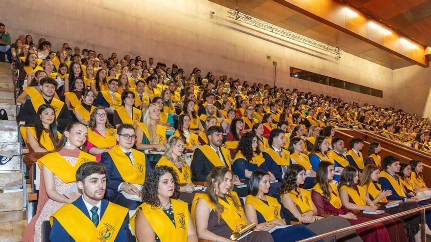 Medicina en Santiago ronda el puesto 21 por nota de corte en España: entrar sigue reservado a expedientes de sobresaliente