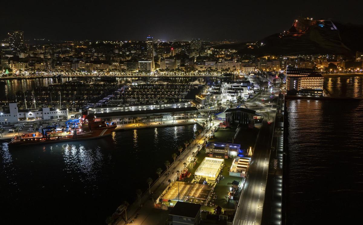 Navalia lleva la Navidad al puerto de Alicante