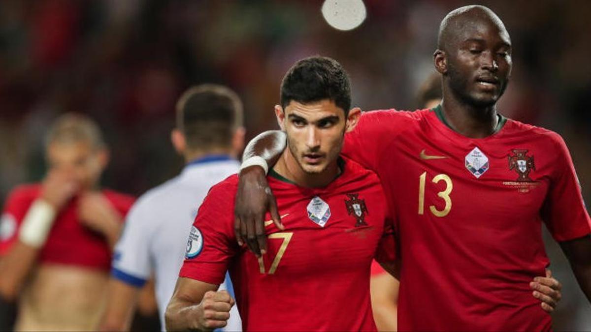Guedes durante un partido con Portugal