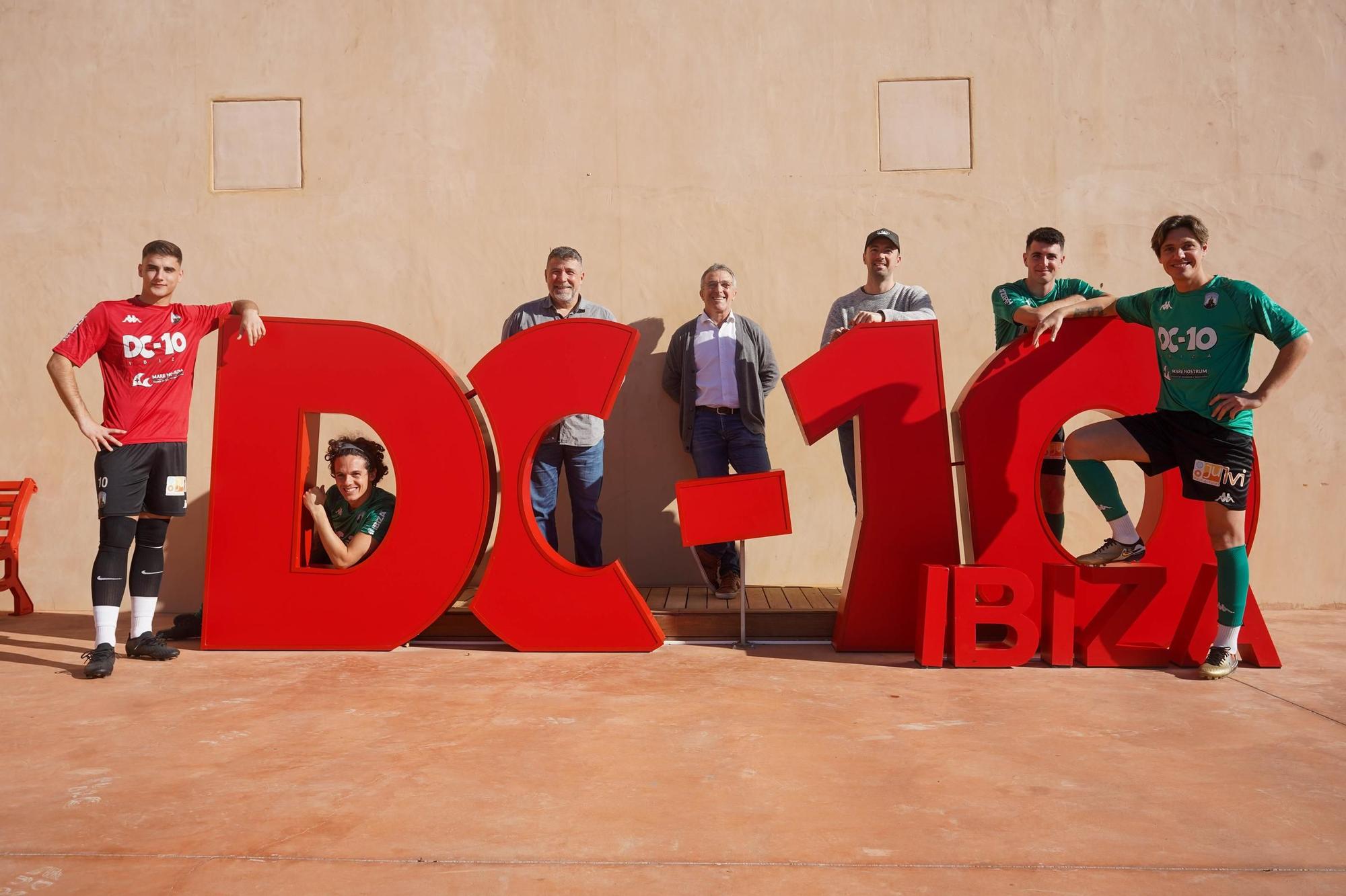 Mira las imágenes de la felicitación de Navidad del equipo de fútbol de Sant Jordi