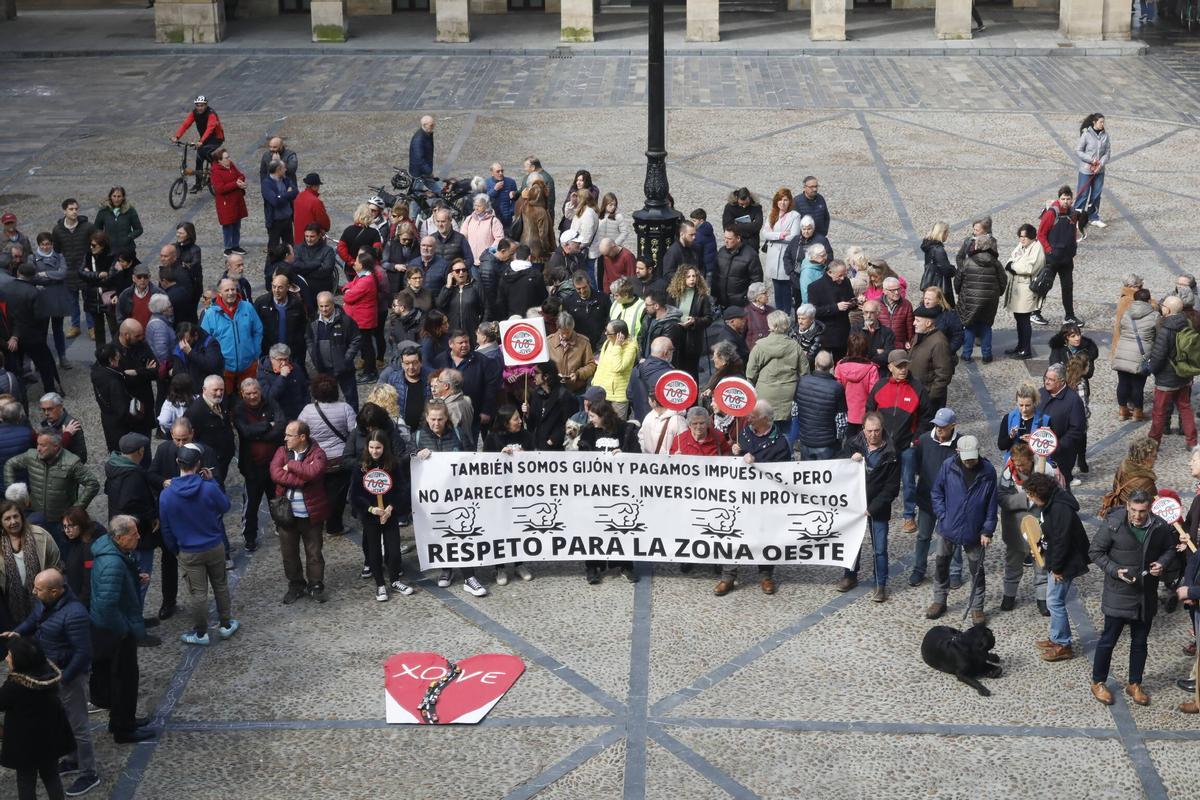 La reunión vecinal con la Alcaldesa por el vial de Jove, en imágenes