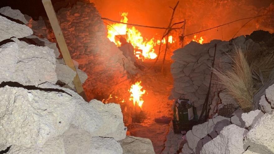 Sofocan un nuevo incendio en una chabola en Tenerife