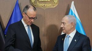 El canceller alemany, Friedrich Merz, i el primer ministre israelià, Benjamin Netanyahu, ahir durant la visita del primer a Israel. | MICHAEL KAPPELER / EUROPA PRESS