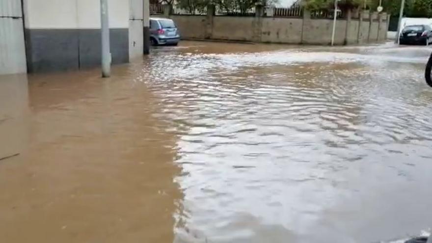 La lluvia deja inundadas las calles de Burriana