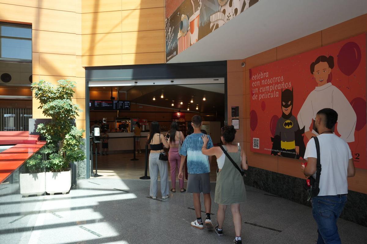Imágenes del último día del Cine Conquistadores de Badajoz