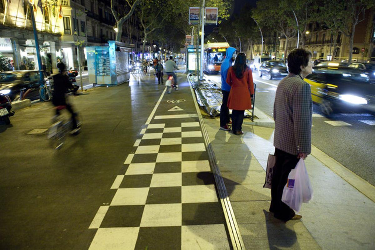 Gran Via entre carrer Muntaner i Urgell.