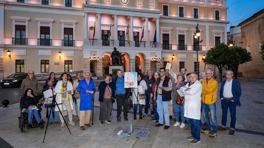 Vídeo | Protesta por el retraso de la apertura de la Escuela de Artes y Oficios de Badajoz