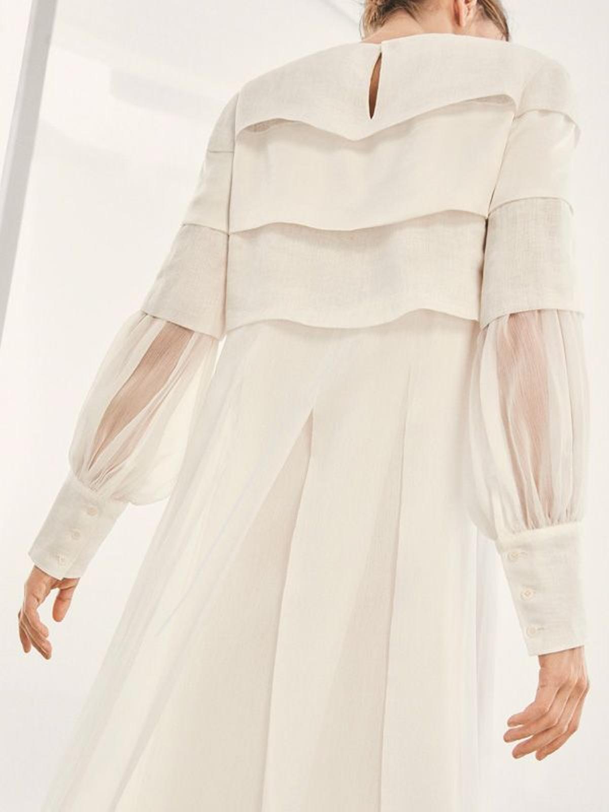 Vestido blanco de seda con pliegues y capas, Massimo Dutti