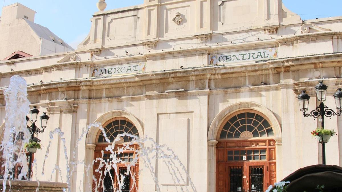Fachada principal del Mercado Central de Castelló que el Ayuntamiento tiene previsto remodelar.