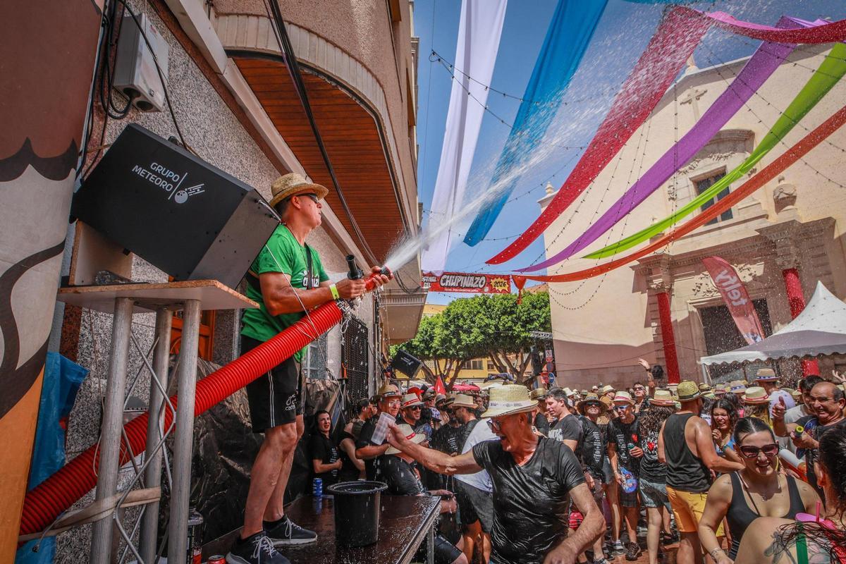 Así ha sido el chupinazo de las fiestas de Catral 2026 : el pionero que abre las fiestas de veraniegas de los municipios de la Vega Baja