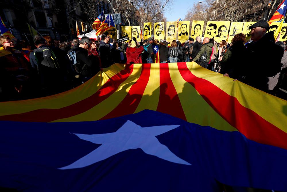 L'independentisme es manifesta a Barcelona en contra del judici del procés