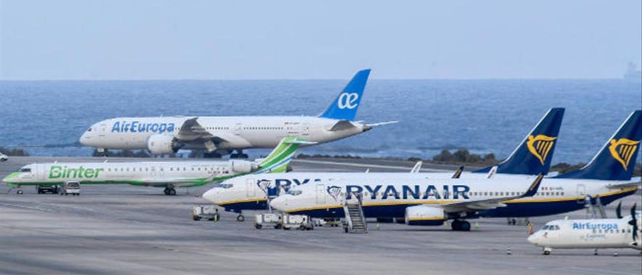 Aviones en el aeropuerto de Gran Canaria.