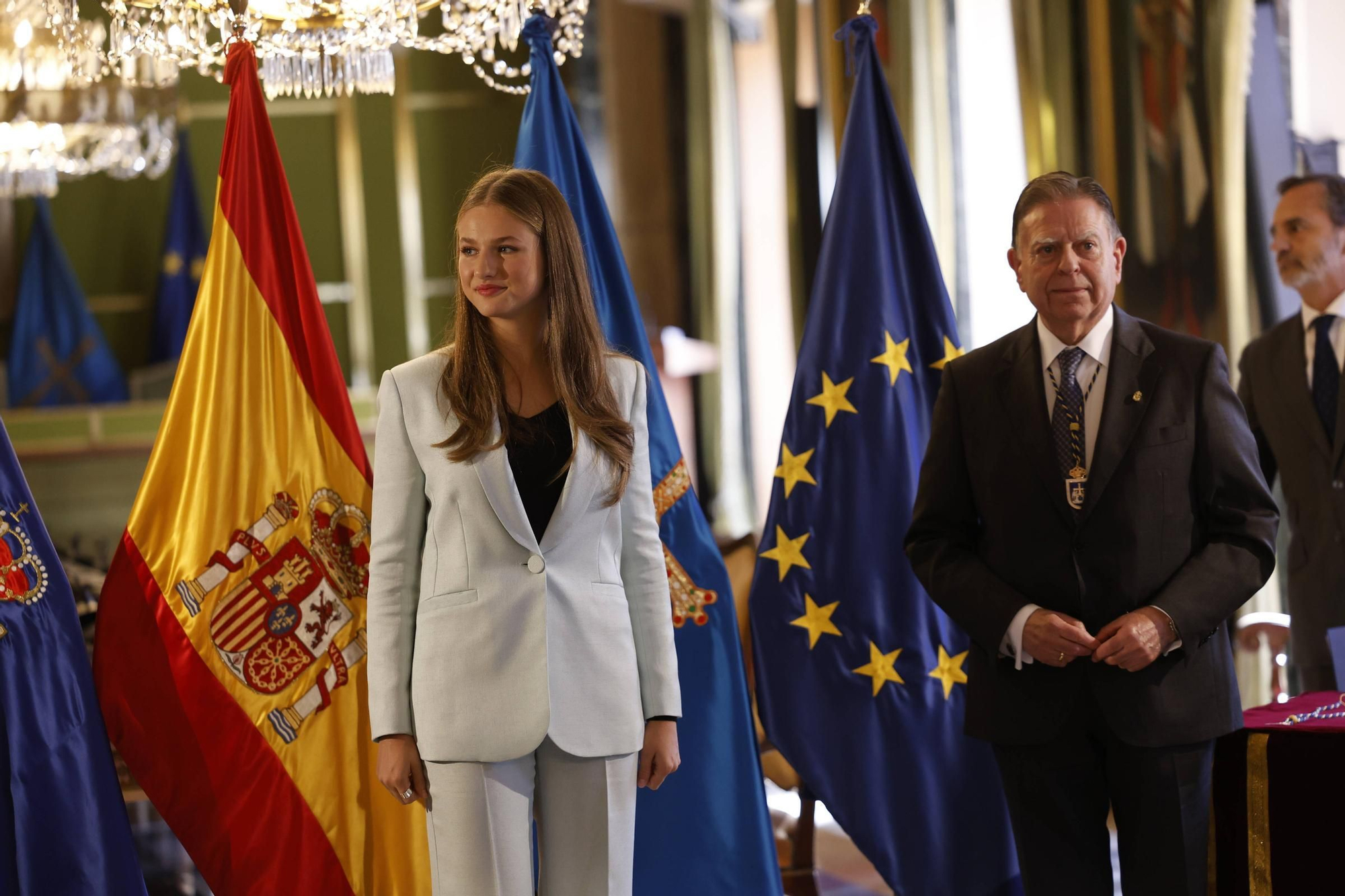 La Princesa Leonor recibe el título de Alcaldesa Honoraria de Oviedo en salón del plenos del Ayuntamiento. 