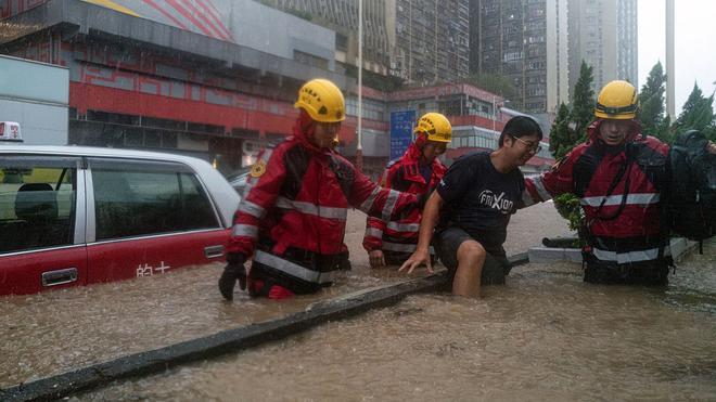 Hong Kong, gravemente inundado por el mayor temporal en 140 años