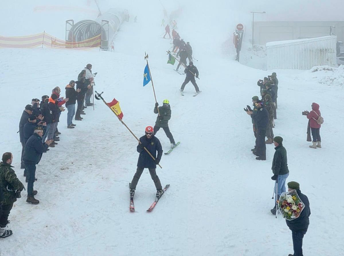 Descenso con banderines en Valgrande-Pajares en homenaje a Gelito
