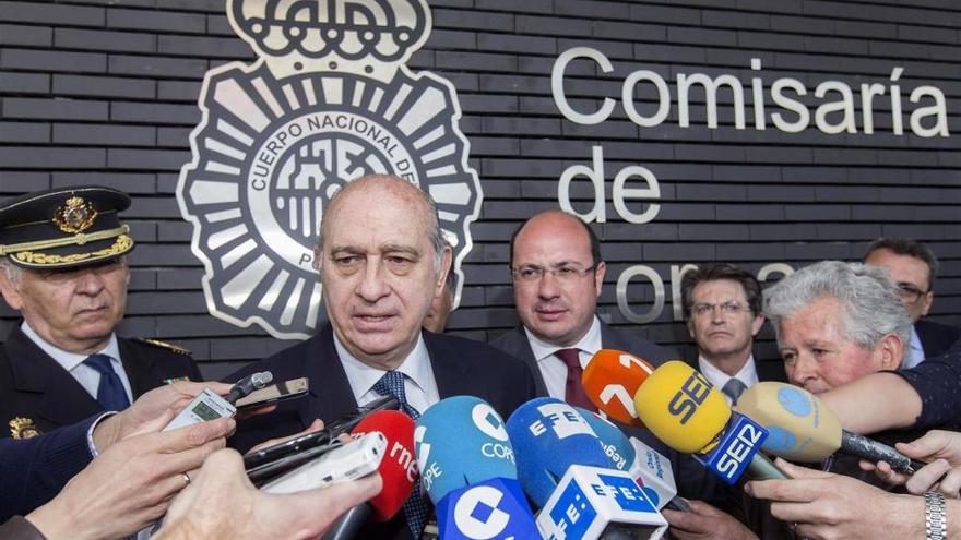 Fernández Díaz descarta dimitir:  &quot;Yo soy la víctima&quot;