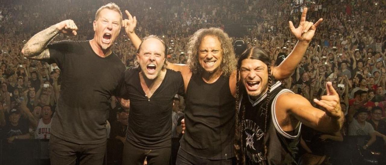 El Ayuntamiento de Gijón evalúa traer en concierto el próximo verano a &quot;Metallica&quot; o a &quot;Guns N&#039;Roses&quot;