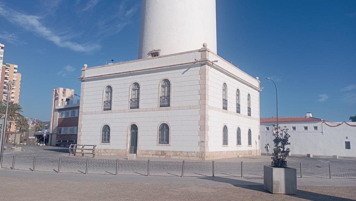 El sábado pasado podía apreciarse la ventana de la esquina superior derecha, cerrada por fin.