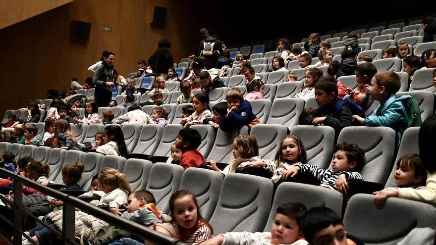 Títeres que rompen barrotes