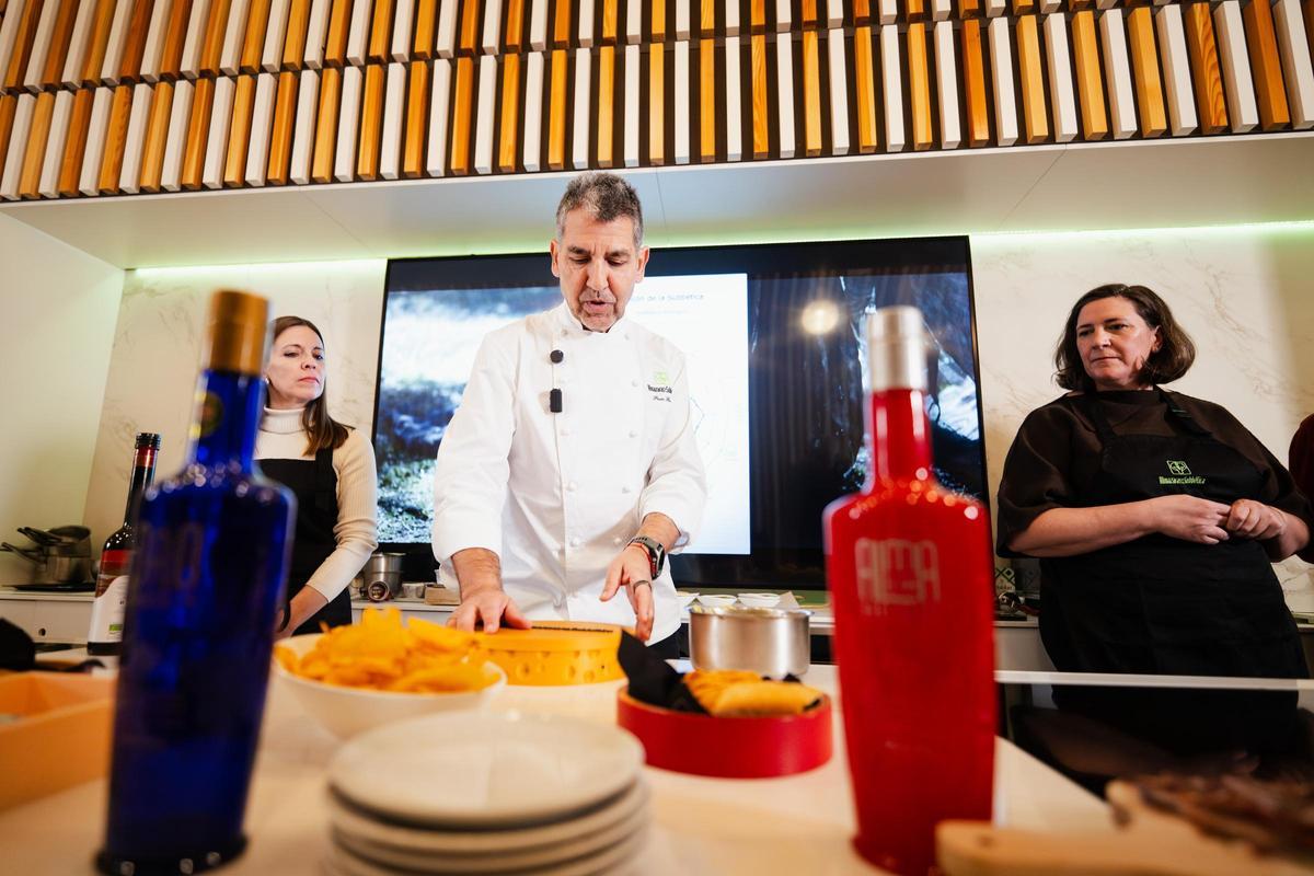 Paco Roncero convierte el AOVE en el eje de sus nuevas recetas junto a Almazaras de la Subbética, con platos en los que cada elaboración parte de una elección precisa de aceite.