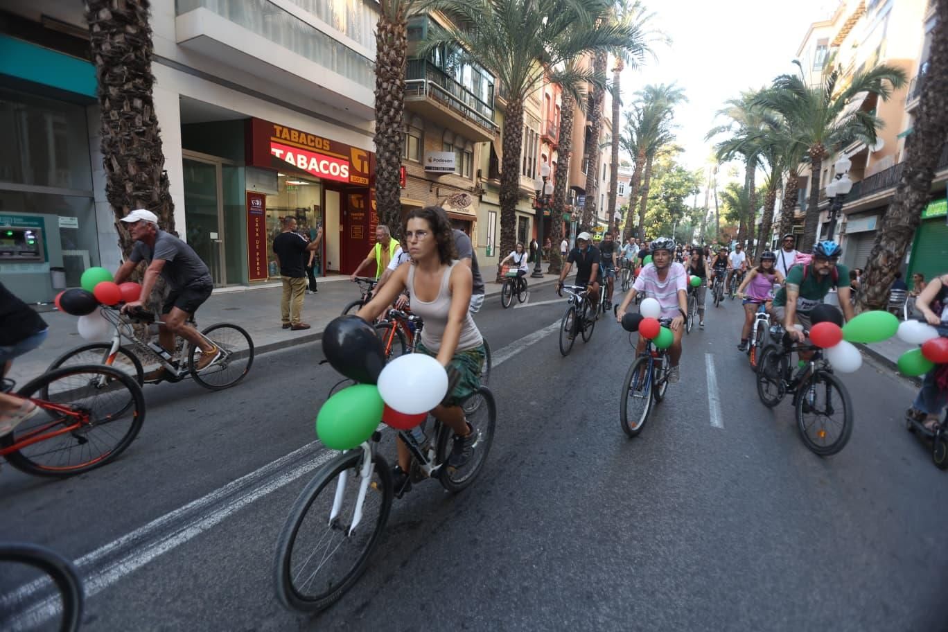 La revuelta ciclista en Alicante por Palestina, en imágenes