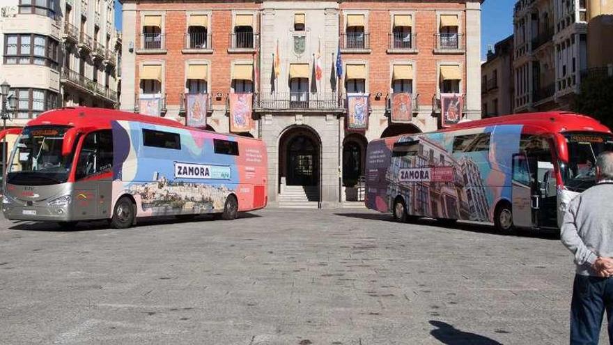 Zamora se echa a la carretera con dos autobuses de promoción de Avanza