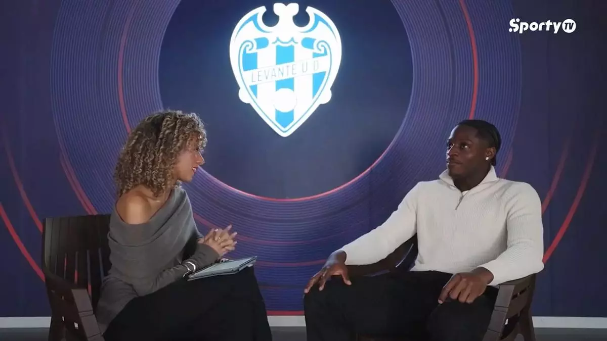 Etta Eyong: "Cuando era niño veía los partidos de Eto'o en el Barcelona"