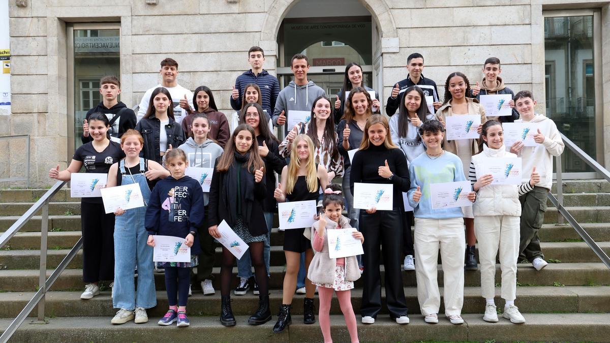 Los candidatos en la categoría promesa, tras recibir sus diplomas ayer en el Marco.